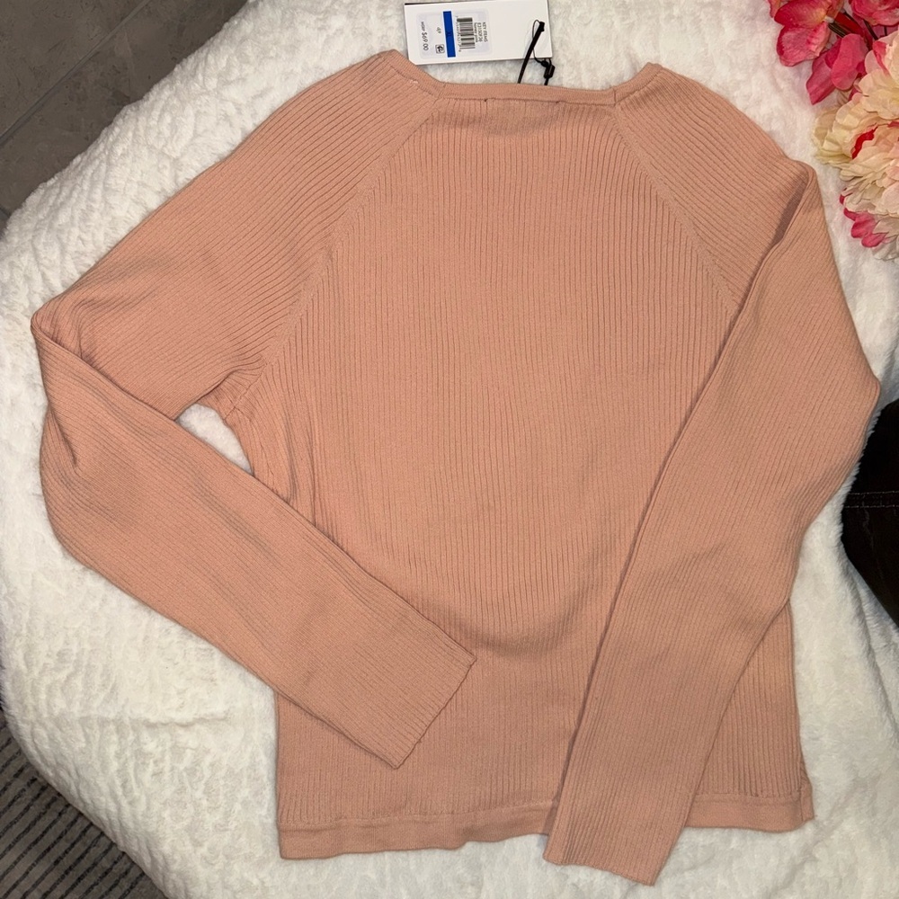 DKNY Women's V-Neck Sweater in Blush Pink - Picture 5 of 6
